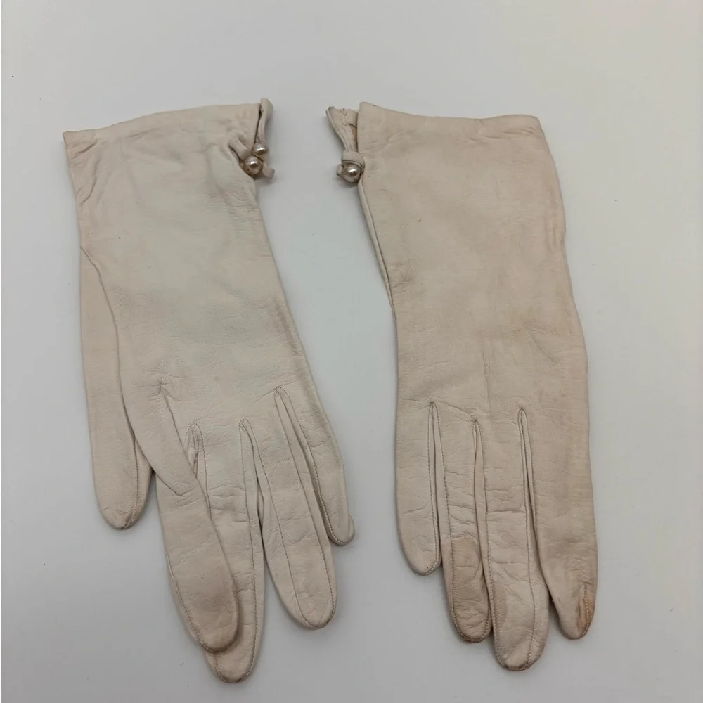 Vintage RICHARD Y TAYLOR White Kid Leather Gloves – 100% Silk Lined Pearl Button